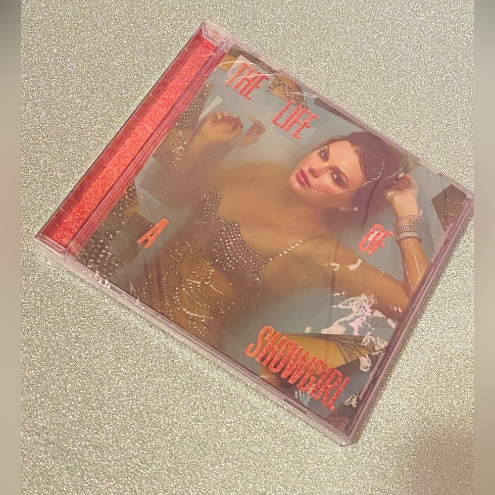 *NWT* Taylor Swift The Life of a Showgirl CD